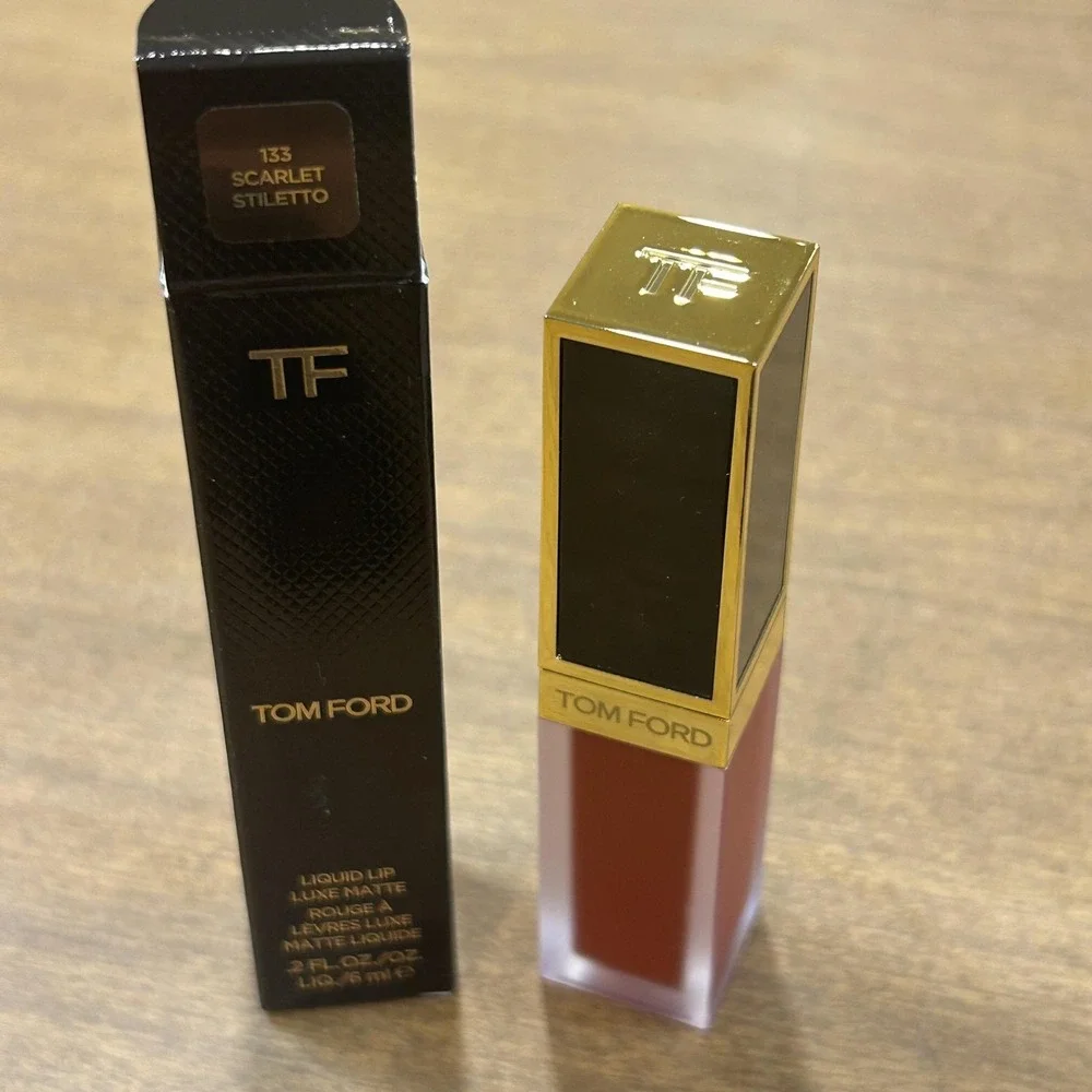 Tom Ford Liquid Lip Luxe Matte 133 Scarlet Stiletto 0.2oz 6ml‎ Red Lipstick